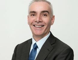 العميل Simon  Mackey