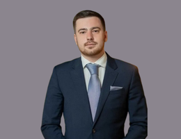 العميل Luke Carbine