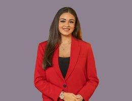 العميل Amira Davda