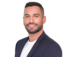 العميل Fiaz Riaz