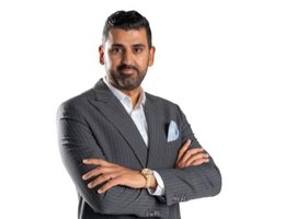 العميل Nima Safa