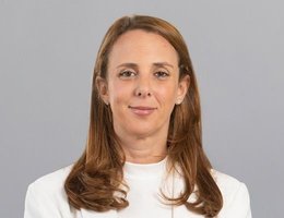 العميل Lyndsey Redstone