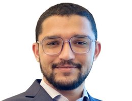 العميل Mujeeb Khan
