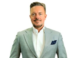العميل Joe Prior