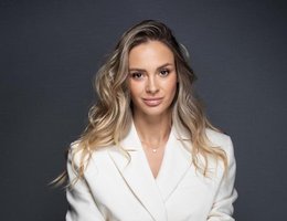 العميل Daria Berestovitckaia - Mirza
