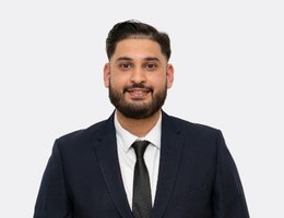 العميل Umer Ellahi