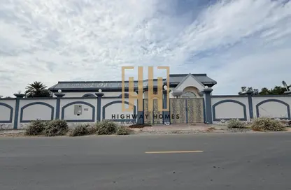 Villa - 4 Bedrooms - 5 Bathrooms for rent in Al Ghubaiba - Halwan - Sharjah
