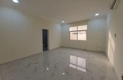 Villa - 4 Bedrooms - 5 Bathrooms for rent in Al Khabisi - Al Ain