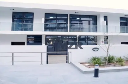 Townhouse - 3 Bedrooms - 4 Bathrooms for rent in The Gate - Masdar City - Abu Dhabi