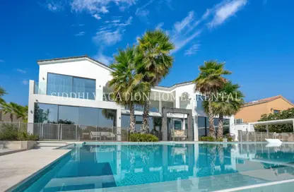 Villa - 5 Bedrooms - 6 Bathrooms for rent in Palm Jumeirah - Dubai