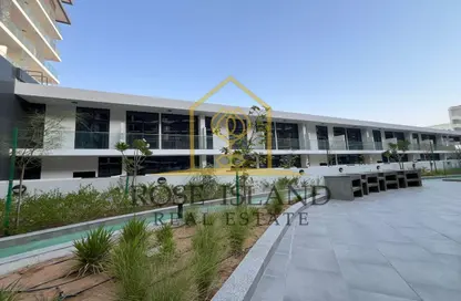 Townhouse - 3 Bedrooms - 4 Bathrooms for rent in The Gate - Masdar City - Abu Dhabi