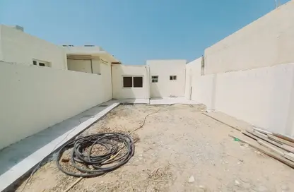 Villa - 2 Bedrooms - 3 Bathrooms for rent in Al Jazzat - Al Riqqa - Sharjah