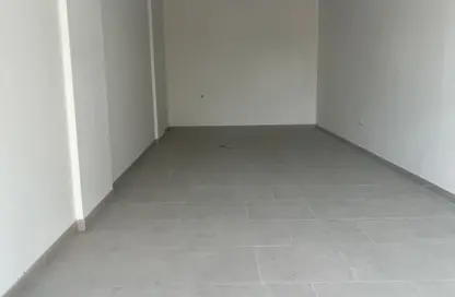 Shop - Studio for rent in Riggat Al Buteen - Deira - Dubai