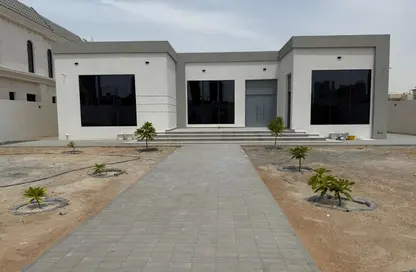 Villa - 3 Bedrooms - 5 Bathrooms for rent in Al Barsha South 2 - Al Barsha South - Al Barsha - Dubai