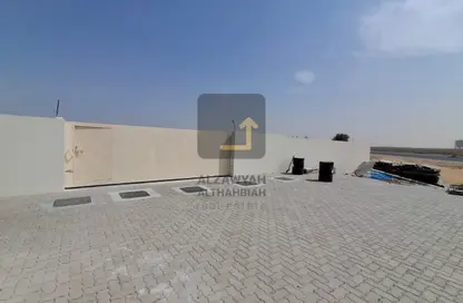 Warehouse - Studio - 2 Bathrooms for rent in Al Sajaa Industrial - Al Sajaa - Sharjah