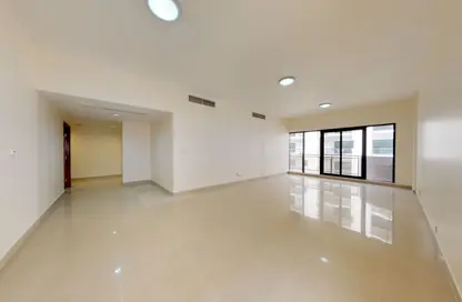 Apartment - 4 Bedrooms - 4 Bathrooms for rent in Golden Sands 9 - Mankhool - Bur Dubai - Dubai