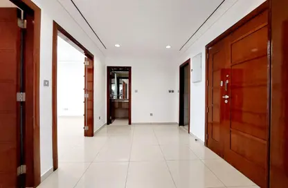 Apartment - 2 Bedrooms - 4 Bathrooms for rent in Crescent Tower 1 - Crescent Towers - Al Khalidiya - Abu Dhabi