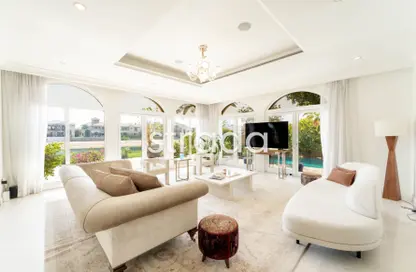 Villa - 4 Bedrooms - 6 Bathrooms for rent in Garden Homes Frond E - Garden Homes - Palm Jumeirah - Dubai