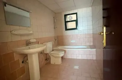 Apartment - 2 Bedrooms - 2 Bathrooms for rent in Corniche Tower - Ajman Corniche Road - Ajman