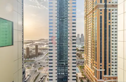 Apartment - 1 Bedroom - 2 Bathrooms for sale in Marina Pinnacle - Dubai Marina - Dubai