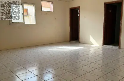 سكن عمال - استوديو - 8 حمامات للايجار في المنطقة الصناعية رقم 10 - المنطقة الصناعية بالشارقة - الشارقة