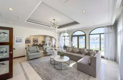Villa - 5 Bedrooms - 6 Bathrooms for rent in Garden Homes Frond O - Garden Homes - Palm Jumeirah - Dubai