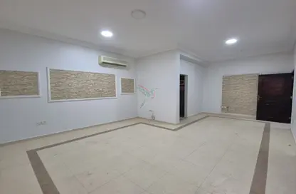 Villa - 5 Bedrooms - 6 Bathrooms for rent in Al Dafeinah - Asharej - Al Ain