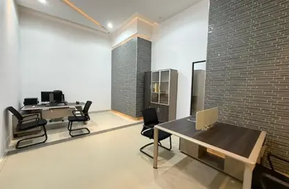 Business Centre - Studio - 4 Bathrooms for rent in Burj Nahar Building - Al Muteena - Deira - Dubai