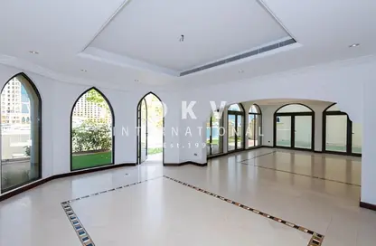 Villa - 5 Bedrooms - 7 Bathrooms for rent in Garden Homes Frond P - Garden Homes - Palm Jumeirah - Dubai