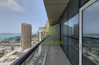 Apartment - 4 Bedrooms - 5 Bathrooms for rent in Corniche View Tower - Corniche Road - Abu Dhabi
