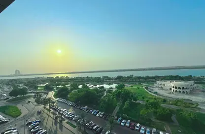 Apartment - 3 Bedrooms - 3 Bathrooms for rent in Corniche Road - Abu Dhabi