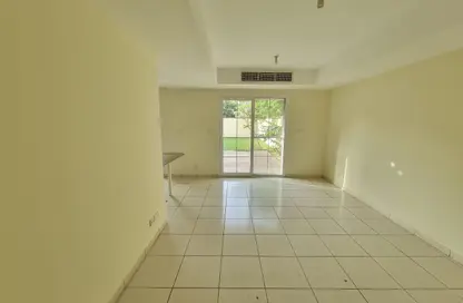 Villa - 2 Bedrooms - 3 Bathrooms for rent in Springs 3 - The Springs - Dubai