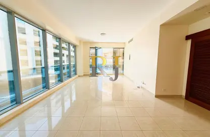 Apartment - 3 Bedrooms - 3 Bathrooms for rent in Silver Sands 2 - Mankhool - Bur Dubai - Dubai