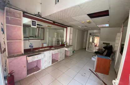 Shop - Studio for rent in Lake Tower - Al Majaz 1 - Al Majaz - Sharjah