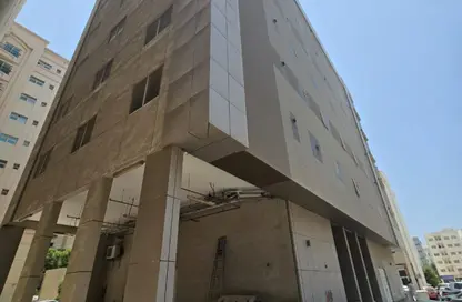 عمارة بالكامل - 8 غرف نوم - 8 حمامات للبيع في القليعة - الشارقة