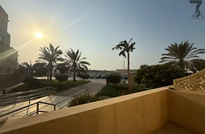 شقة - غرفة نوم - 2 حمامات للبيع في كهرمان - باب البحر - جزيرة المرجان - رأس الخيمة