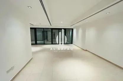 Apartment - 3 Bedrooms - 5 Bathrooms for rent in Al Khan - Sharjah