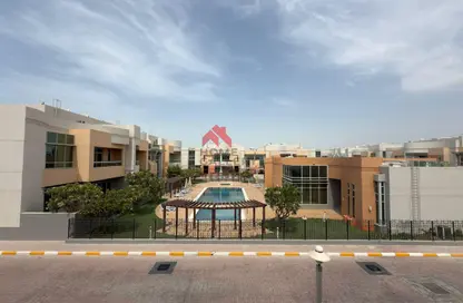 مجمع سكني - 5 غرف نوم - 7 حمامات للايجار في روضة أبو ظبي - أبوظبي