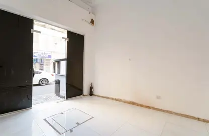 Shop - Studio for rent in Frij Al Murar - Al Ras - Deira - Dubai