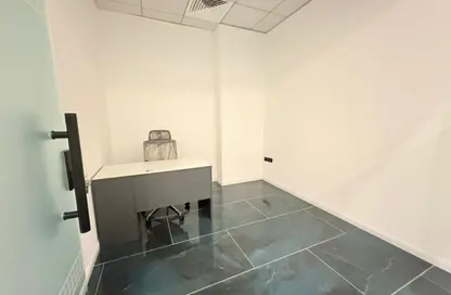 Business Centre - Studio - 4 Bathrooms for rent in Burj Nahar Building - Al Muteena - Deira - Dubai