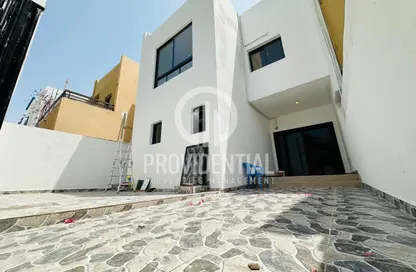 Villa - 4 Bedrooms - 6 Bathrooms for rent in Al Karamah - Abu Dhabi