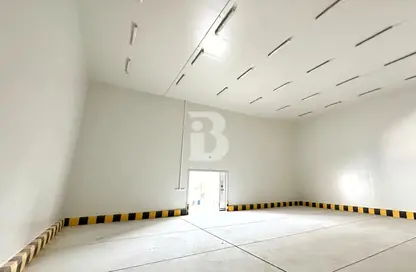 Warehouse - Studio - 1 Bathroom for rent in Ras Al Khor Industrial - Ras Al Khor - Dubai
