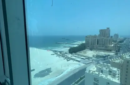 شقة - 2 غرف نوم - 2 حمامات للايجار في برج الكورنيش - الرميلة - عجمان