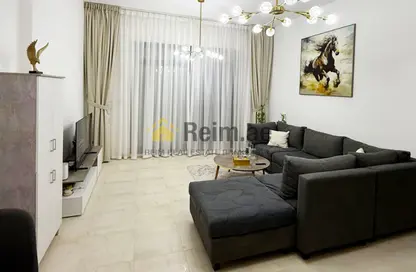 شقة - غرفة نوم - 2 حمامات للايجار في برج حمزة - مدينة دبي الرياضية - دبي