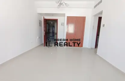 Apartment - 1 Bedroom - 1 Bathroom for rent in Al Khan 5 building - Al Khan - Sharjah