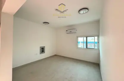 Apartment - 2 Bedrooms - 1 Bathroom for rent in Thani Yarmook Building - Halwan - Sharjah